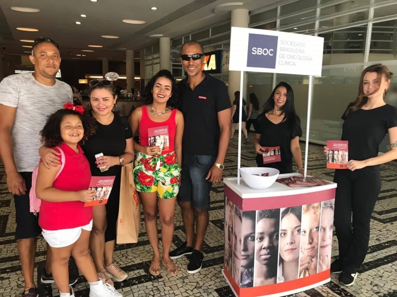 No Dia da Mulher, SBOC compartilha preven&ccedil;&atilde;o em a&ccedil;&atilde;o na Avenida Paulista