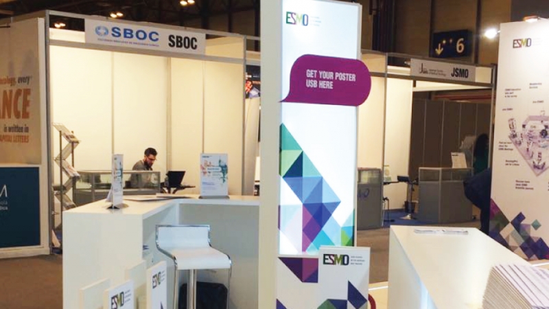 O estande da SBOC bem pr&oacute;ximo ao espa&ccedil;o oficial da ESMO